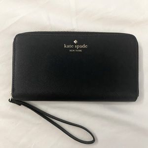 kate spade Black Trifold Zipper Wallet Excellent New Condition without Tags